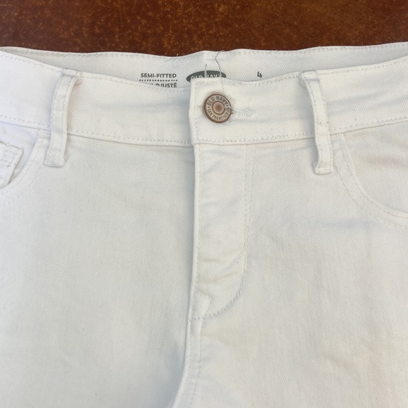 EUC Women’s Old Navy White Cut Off Denim Shorts Sz 4 - Picture 2 of 8